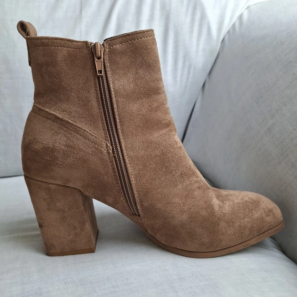 Women's US 10 Tan Heels Ankle boots Booties‎ Pierre Dumas Cammy Classic Chelsea